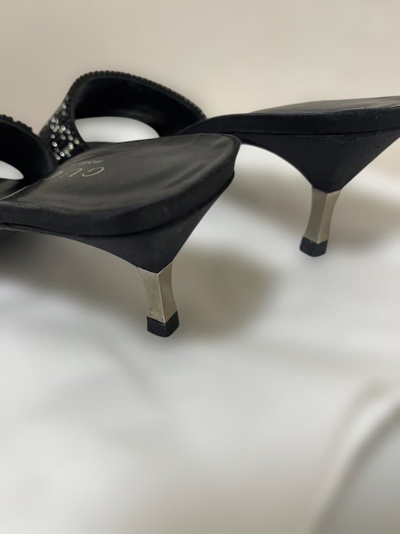 GUCCI ビジュー付き ブラックミュールサンダル