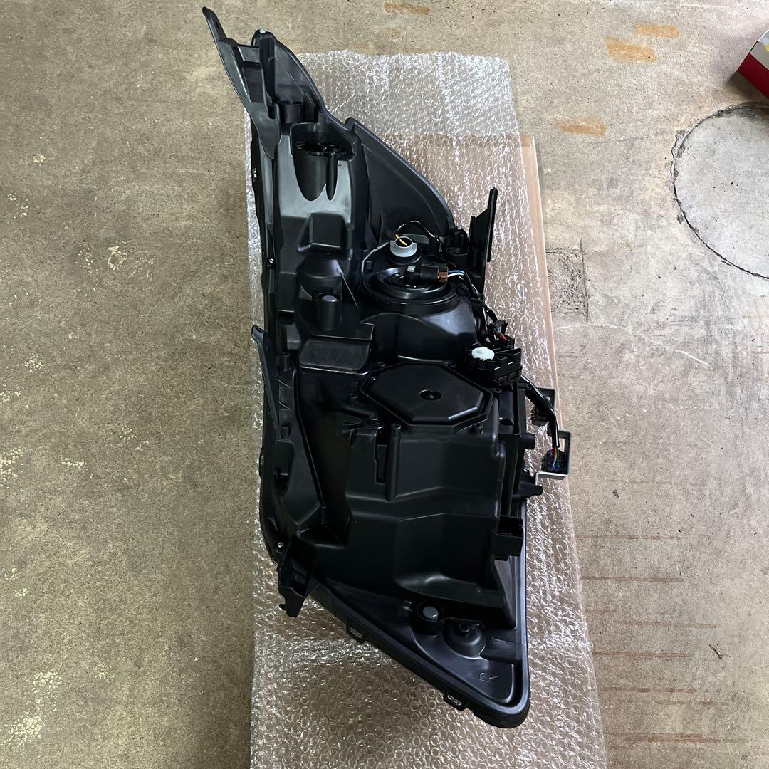 80 ヴォクシー 前期 ZWR ZRR80G 右 ヘッドライト