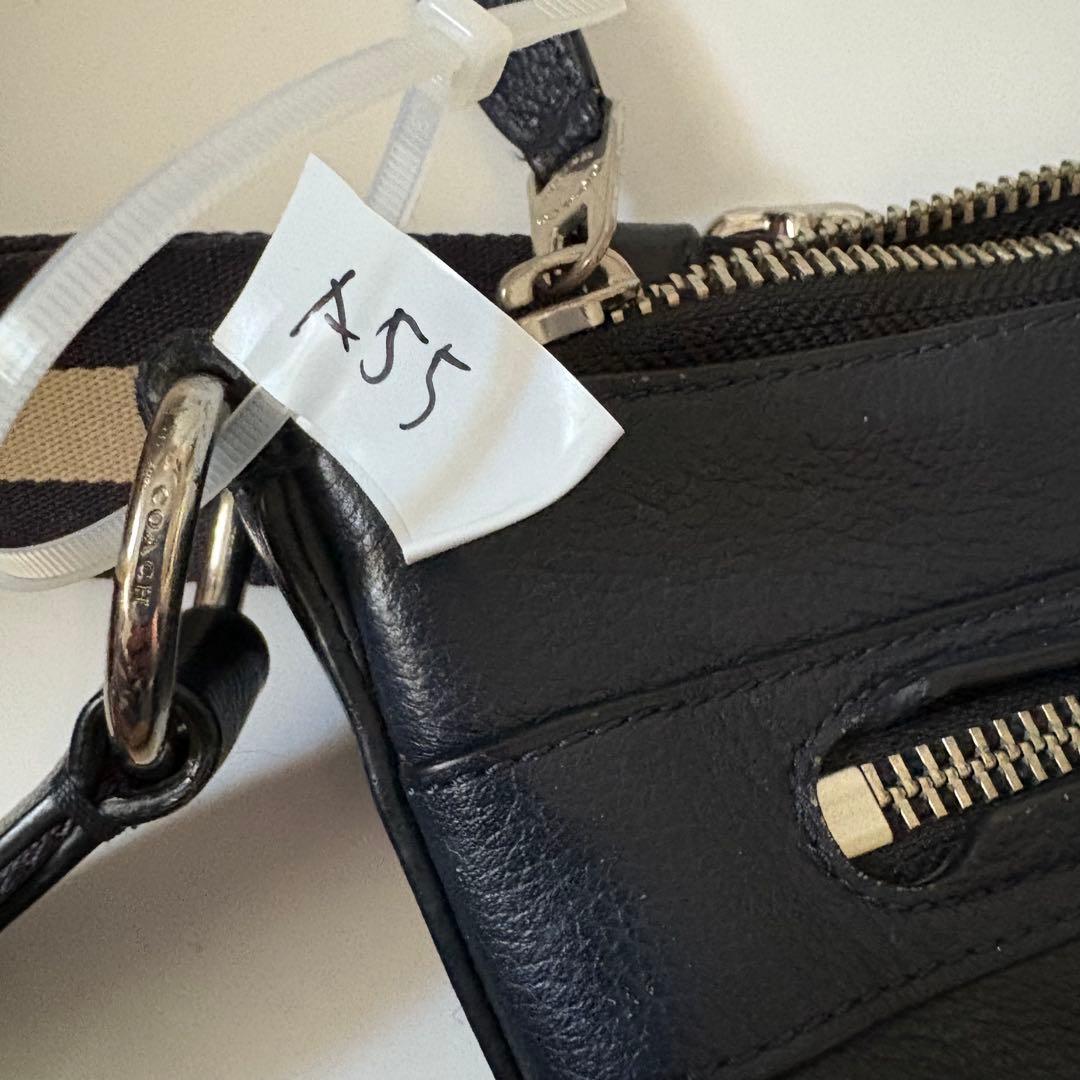 美品　コーチ　ショルダーバッグ　チャールズ スモール メッセンジャー　　レザー