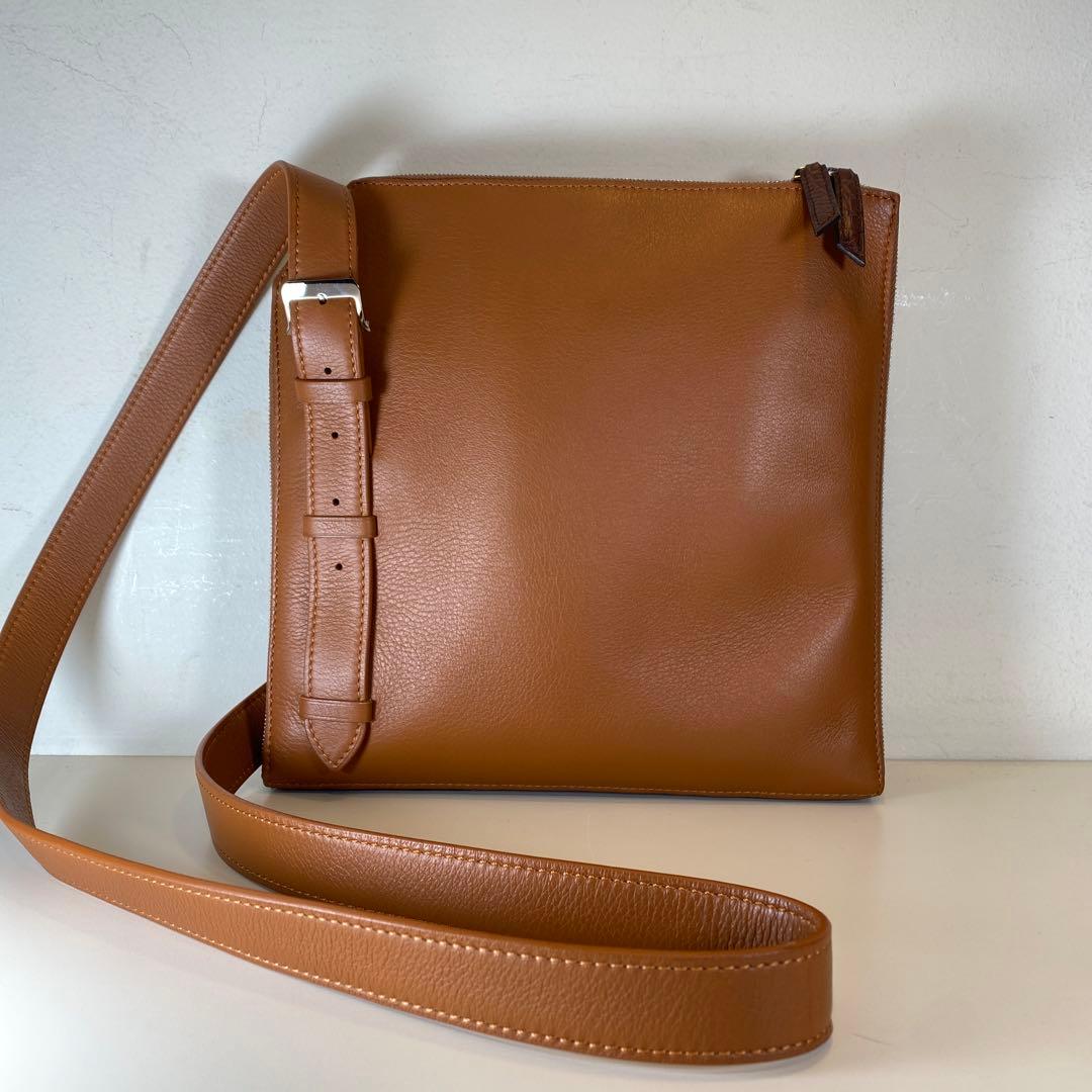 【未使用】カミーユフォルネ　紳士用　レザーショルダーバッグ　キャメル　定価50万