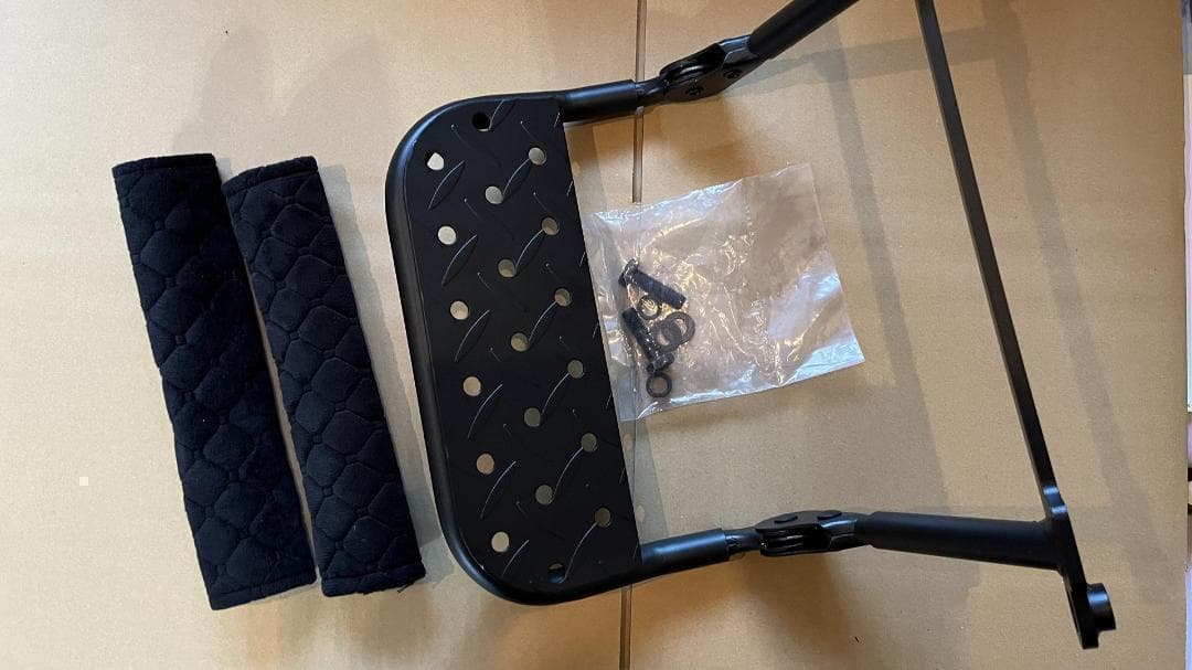 ハイエース レ200系 助手席 フットレスト　折畳み　足置き 即日発送