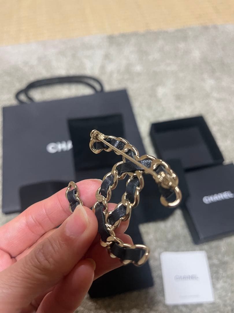 シャネル ココマーク チェーン ブローチ レザー (