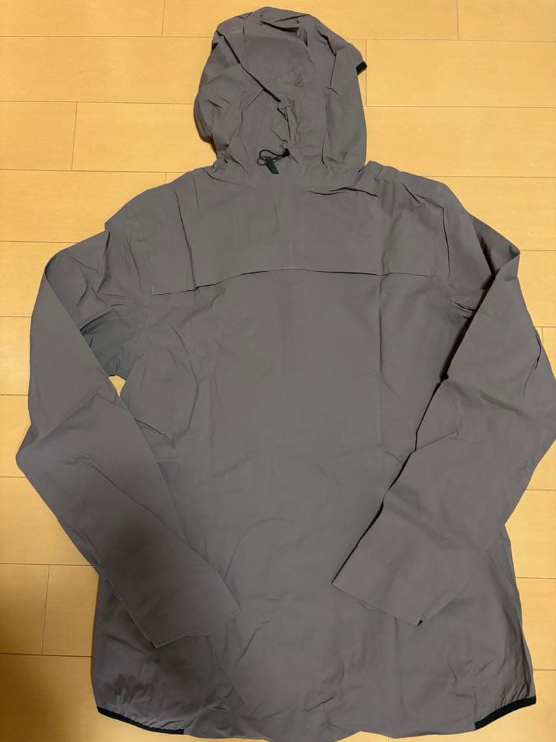 On ランニングウェア　アノラックジャケット　レディースS