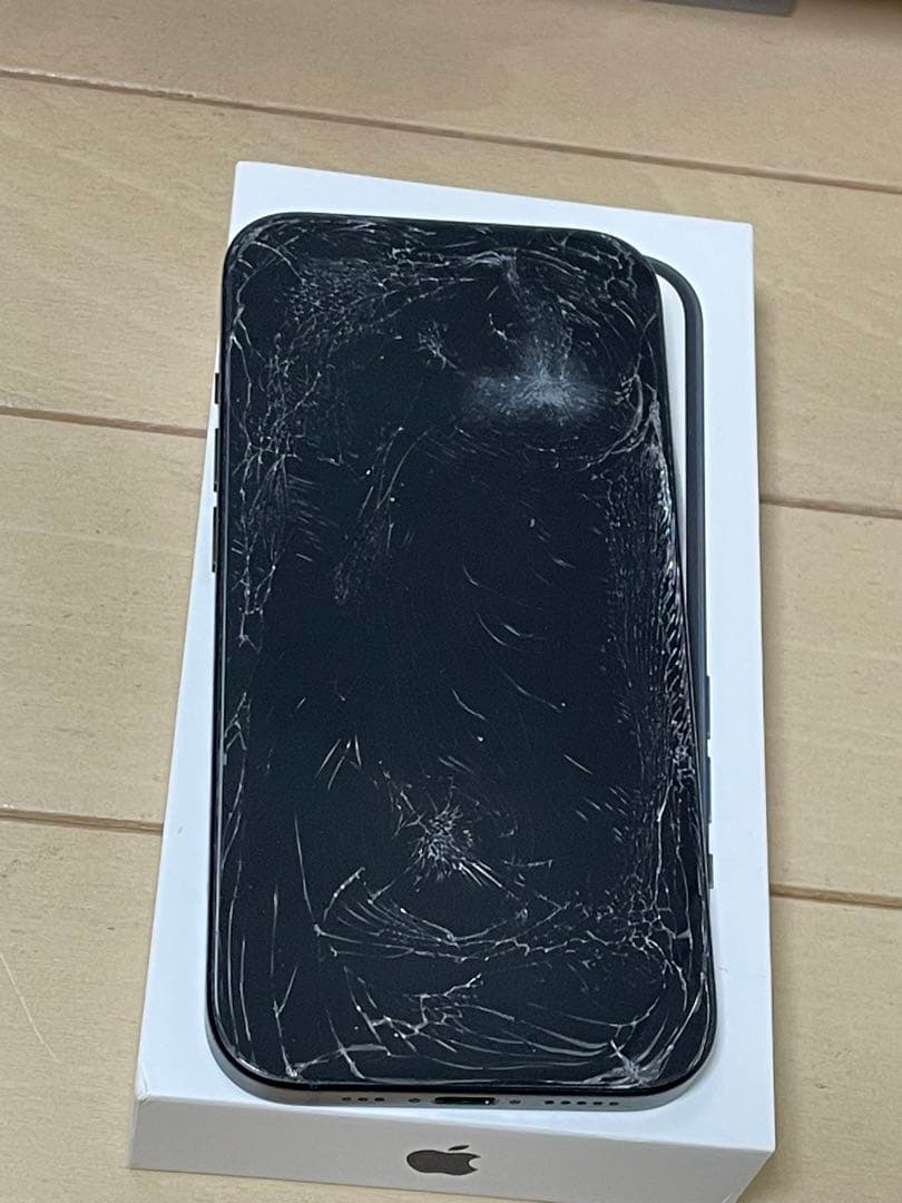 【起動確認済】iPhone 15 256GB ジャンク 画面/背面破損
