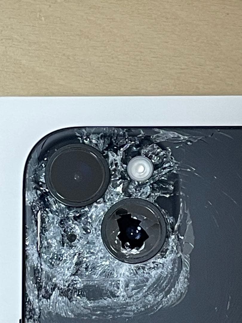 【起動確認済】iPhone 15 256GB ジャンク 画面/背面破損