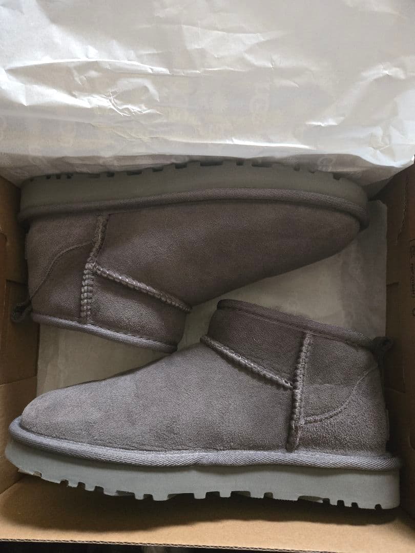 美品 UGG　Classic Ultra Mini ブーツ 24