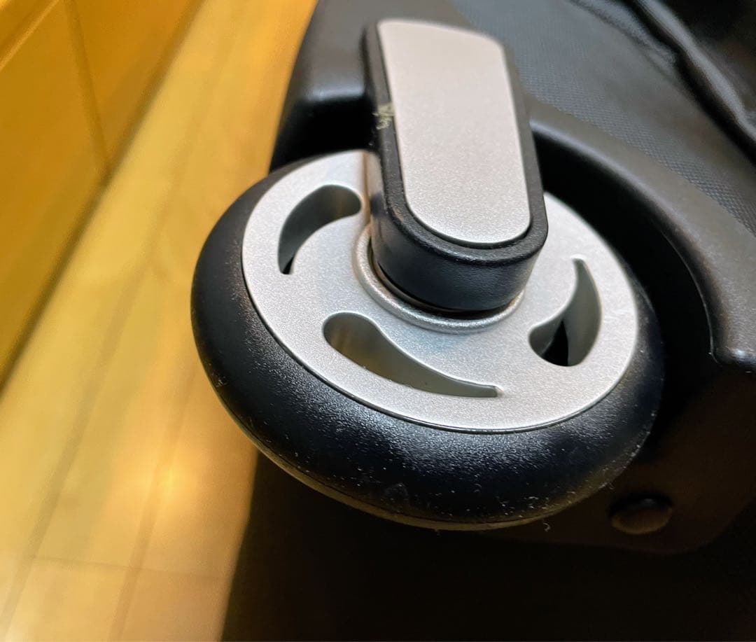 最終値下新品アマゾンベーシックハンドルとキャスター付ボストンバッグダッフルバッグ