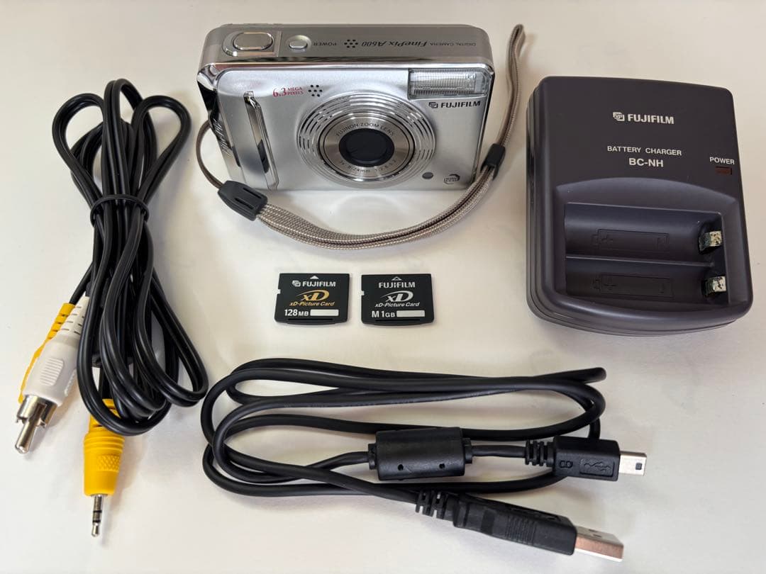 FUJIFILM FinePix A600 コンパクトデジタルカメラ