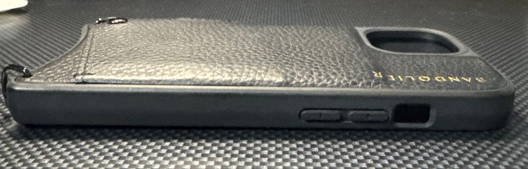 BANDOLIER iPhone15ケース