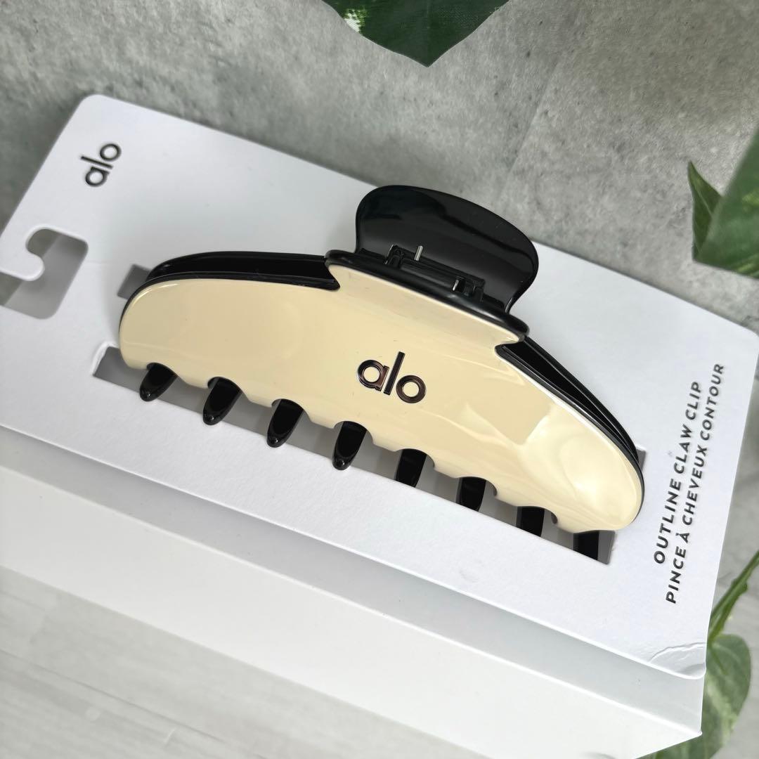 日本未入荷❣️alo yogaヘアクリップ マカダミア/ブラック