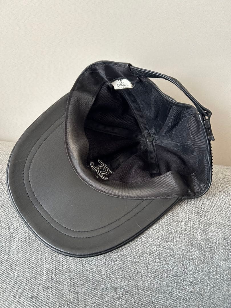 CHANEL ブラックレザー ベースボールキャップ