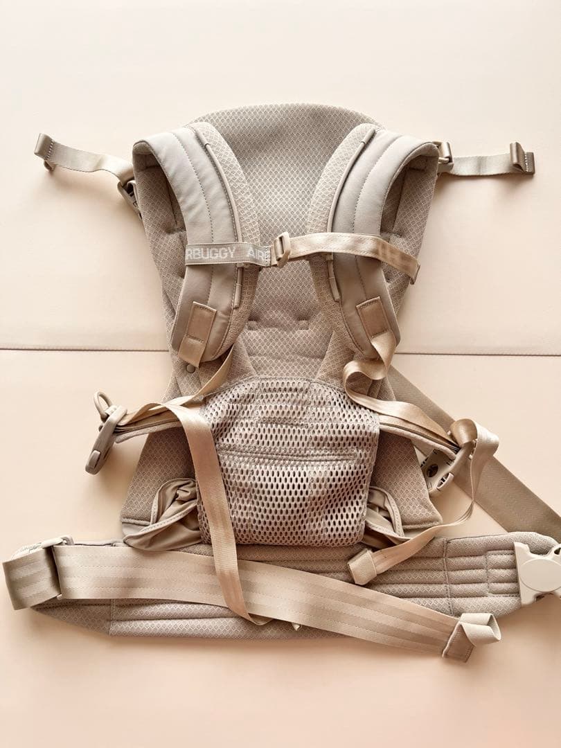 AIRBUGGY エアバギー　ベビーキャリア　抱っこ紐　サンドアッシュ