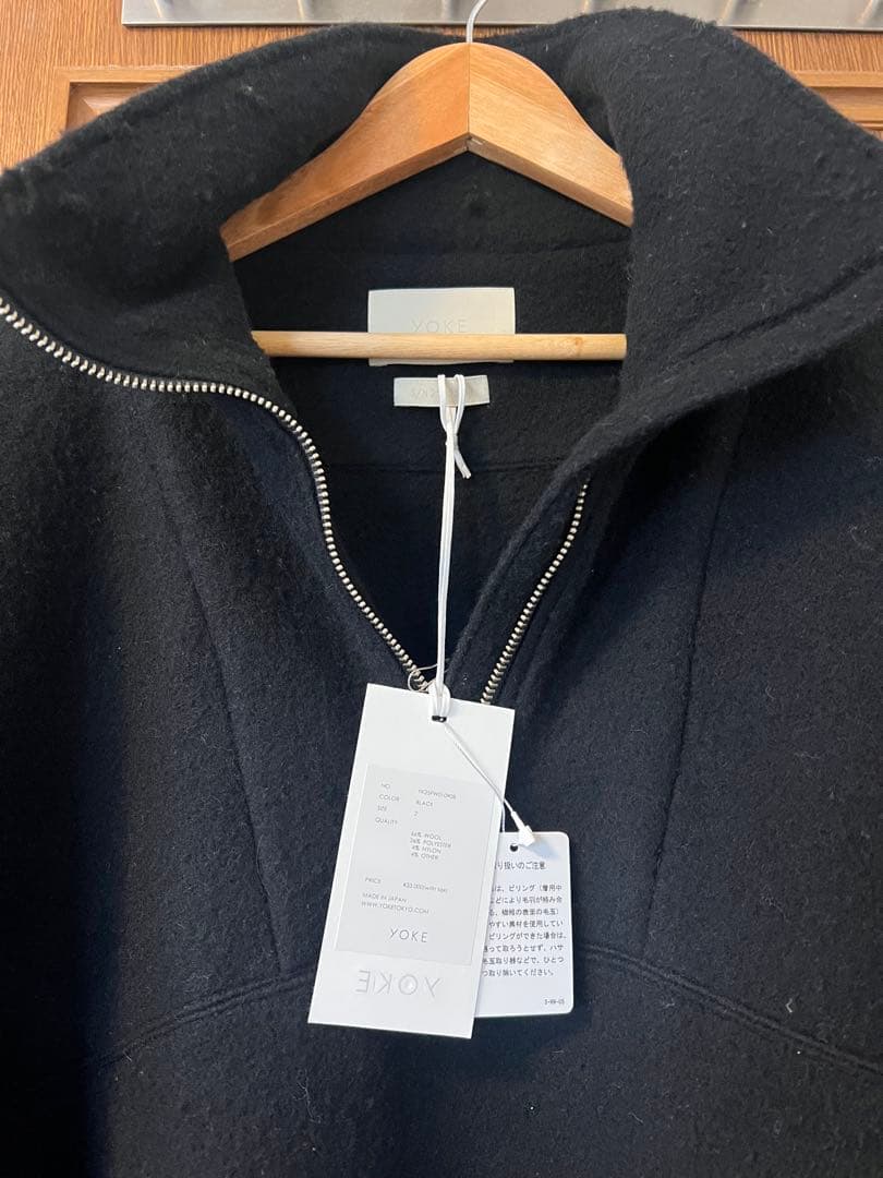 yoke ハーフジップ
