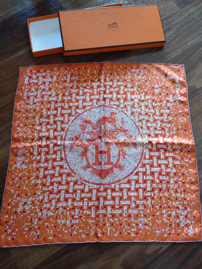 エルメス オレンジ シルク ハンカチ
