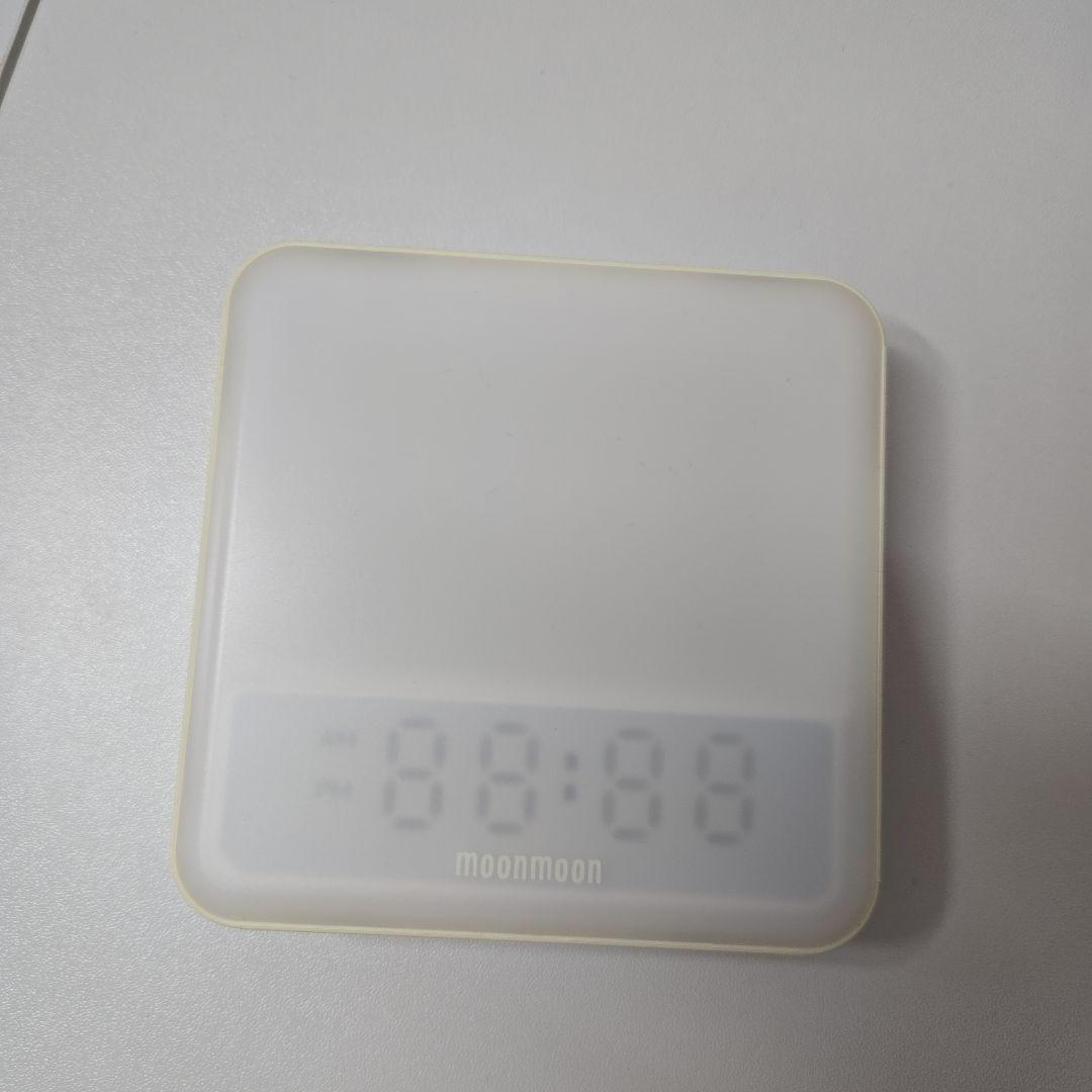 トトノエライト moonmoon デジタル 光 目覚まし 時計 ホワイト