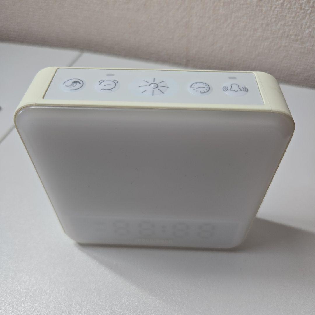 トトノエライト moonmoon デジタル 光 目覚まし 時計 ホワイト