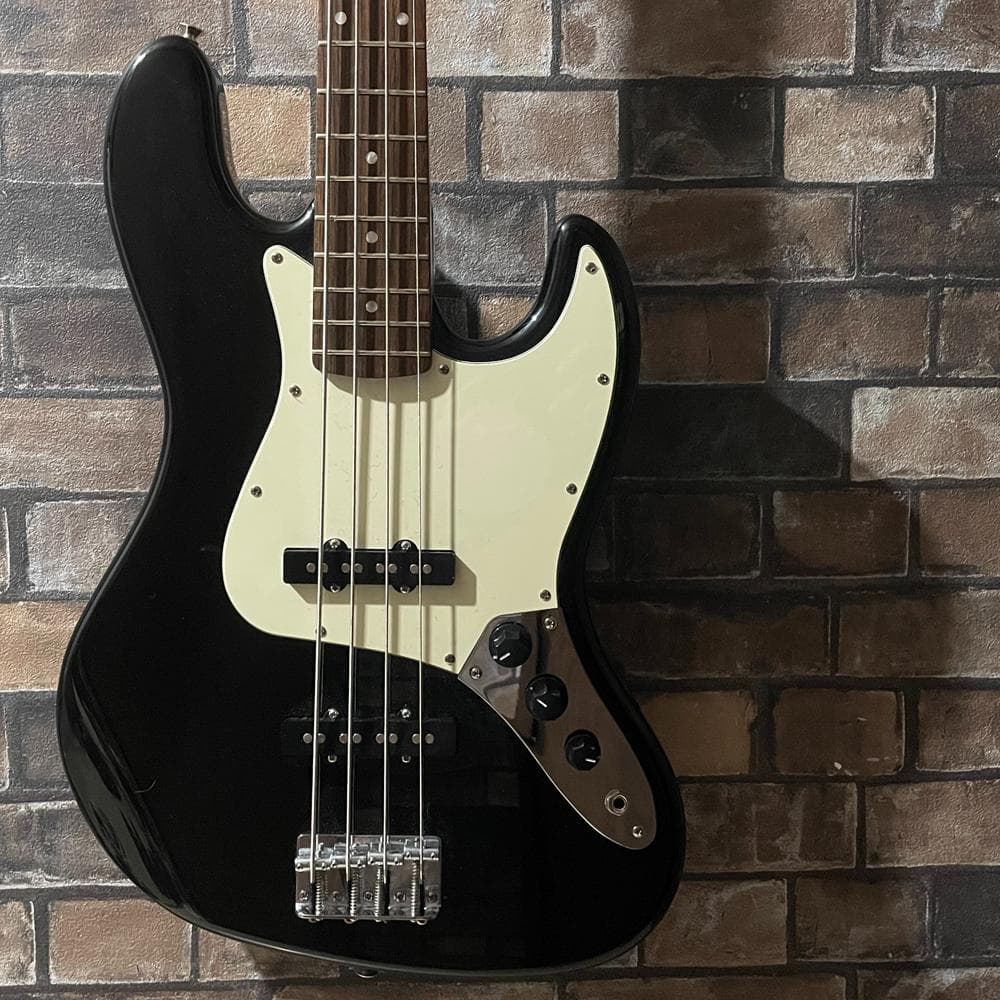Fender/Squier/Affinity ジャズベース ブラック ケース付