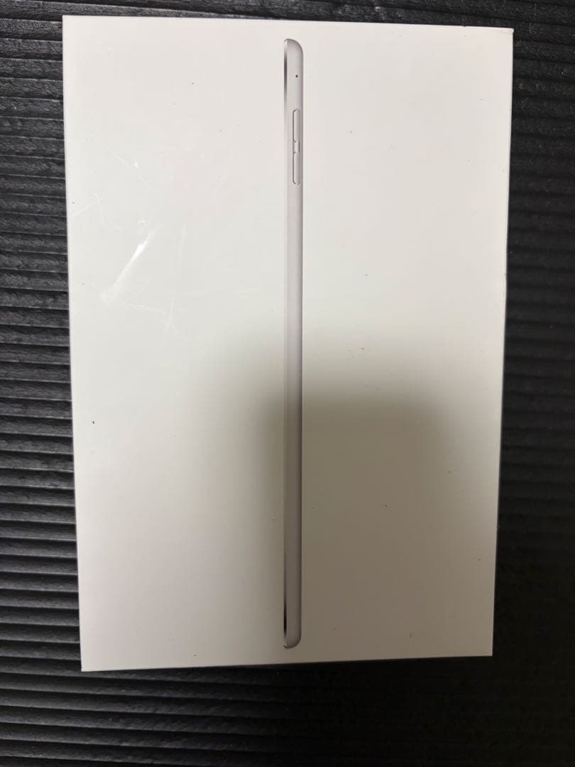 iPad mini 4 128GB WiFi+Cellular シルバー