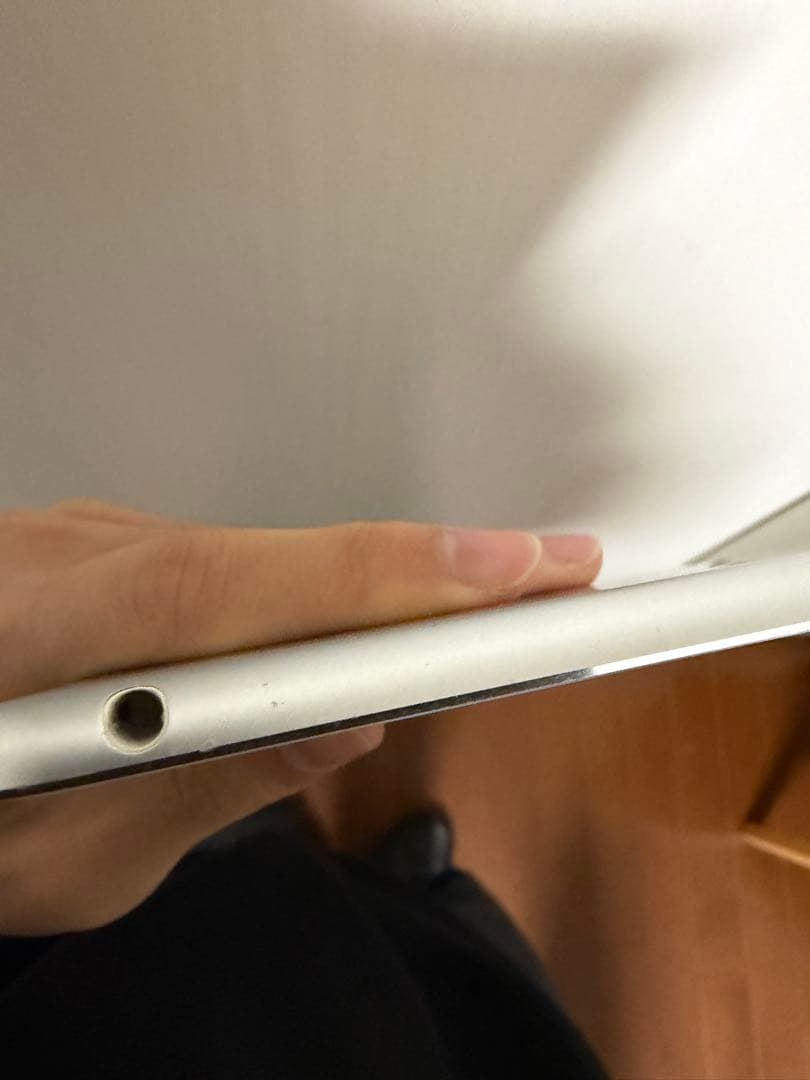 iPad mini 4 128GB WiFi+Cellular シルバー