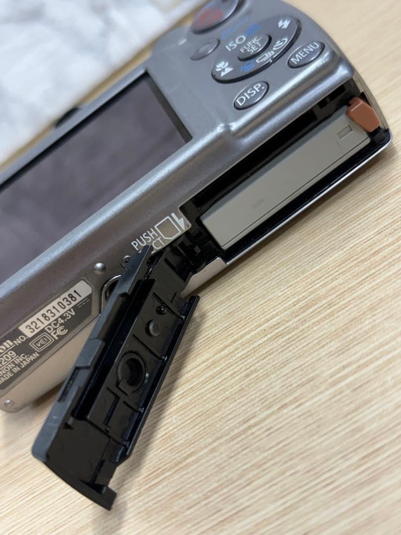 Canon キヤノン　IXY DIGITAL900IS デジカメ　本体のみ⭐️