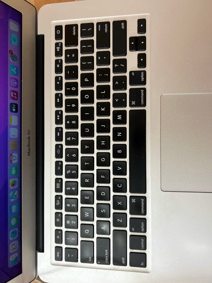 23. MacBook Air (13インチ　2015