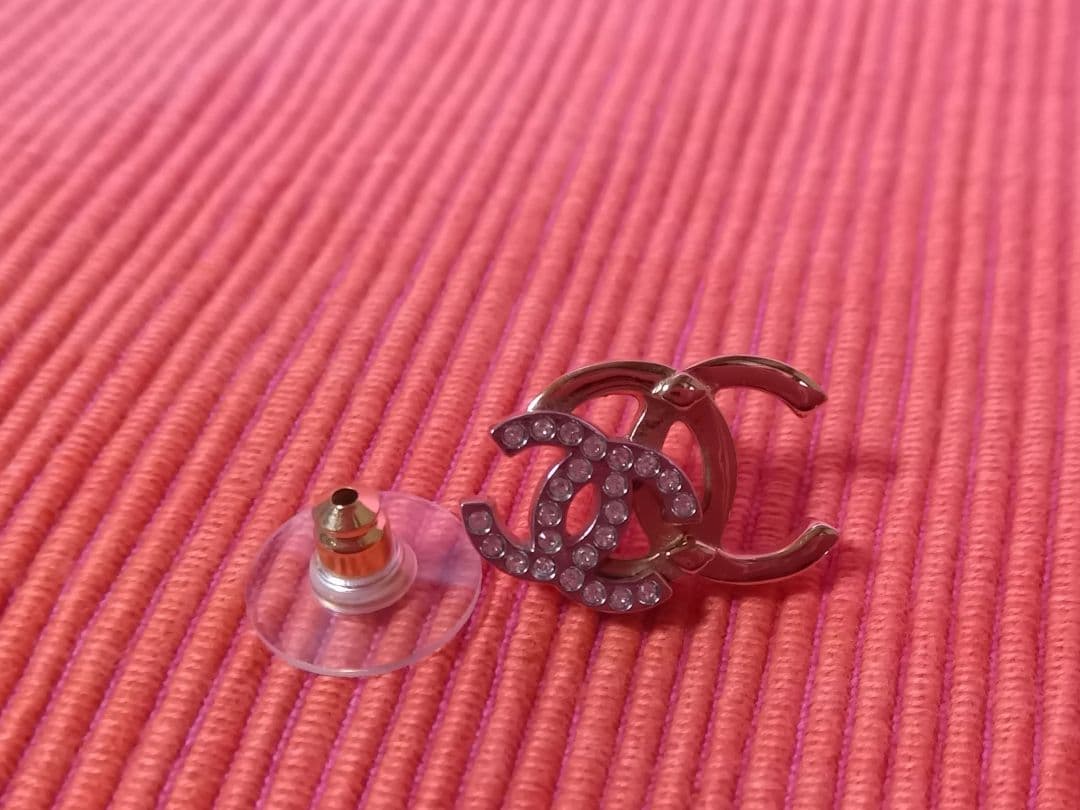 片耳のみ！CHANEL ダブルCCロゴ ゴールドピアス　21A　正規品♡