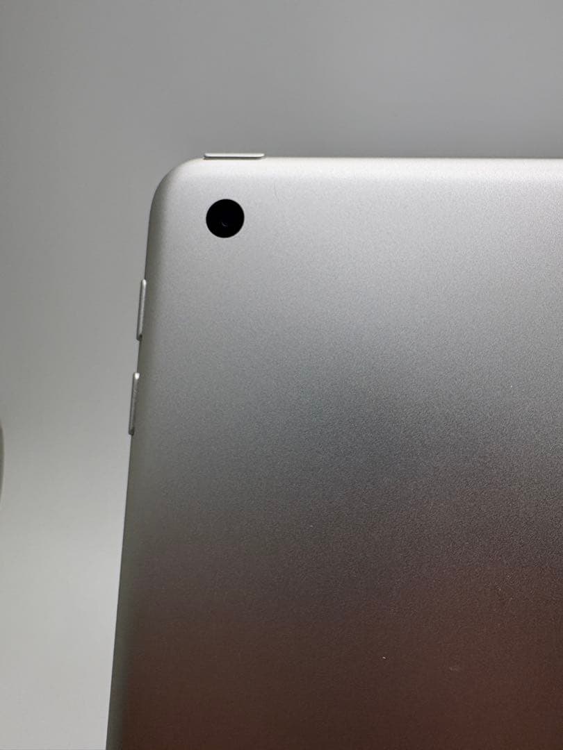 即発送・美品☆iPad第6世代　32GB Wi-Fiモデル　MR7G2J/