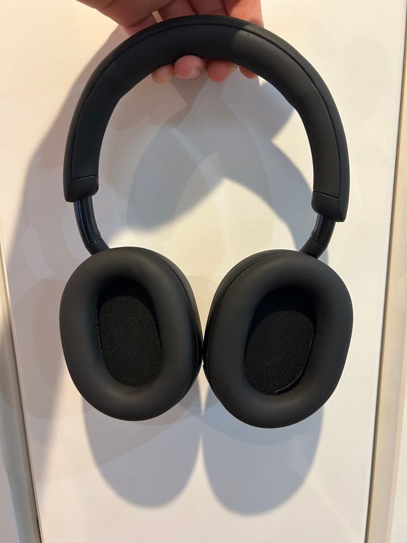 ブラック ワイヤレスヘッドホン 収納ケース付き