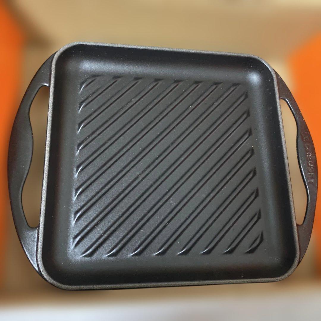 ル・クルーゼ(LE CREUSET) ココット・スクエア　24cm 蒸し網付