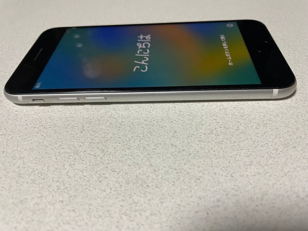 バッテリー81%★綺麗★iPhoneSE2（第2世代）【64GB】WHITE 白