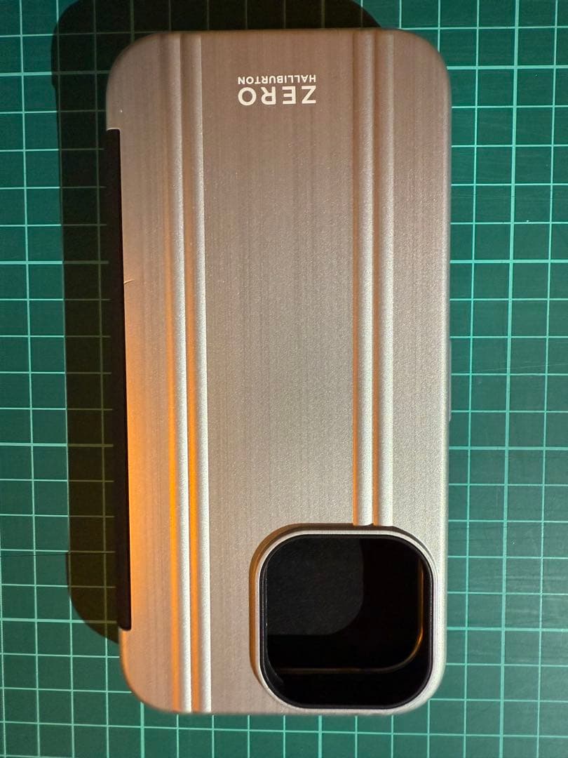 希少ZERO HALLIBURTON iPhone 16 ProMAX用　手帳型