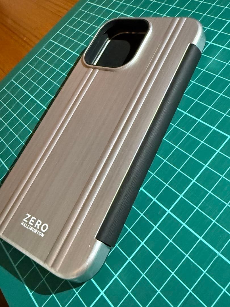 希少ZERO HALLIBURTON iPhone 16 ProMAX用　手帳型