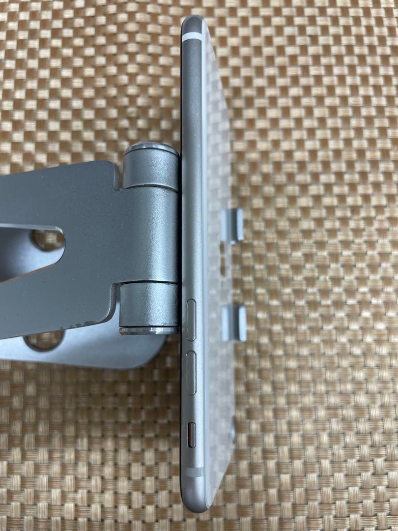 iPhone SE 第3世代 64 GBスターライトSIMフリー【2314】