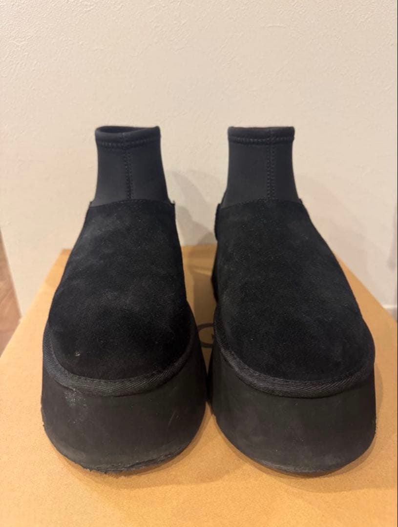UGG ブラック プラットフォーム ムートンブーツ