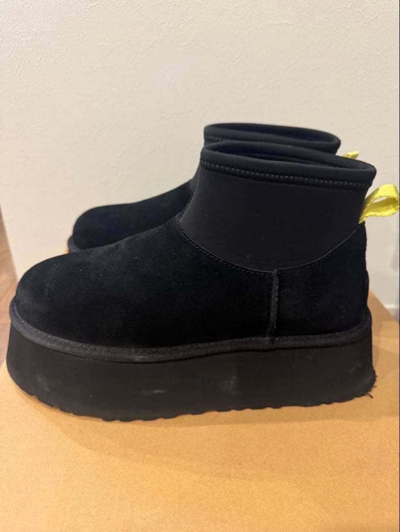 UGG ブラック プラットフォーム ムートンブーツ