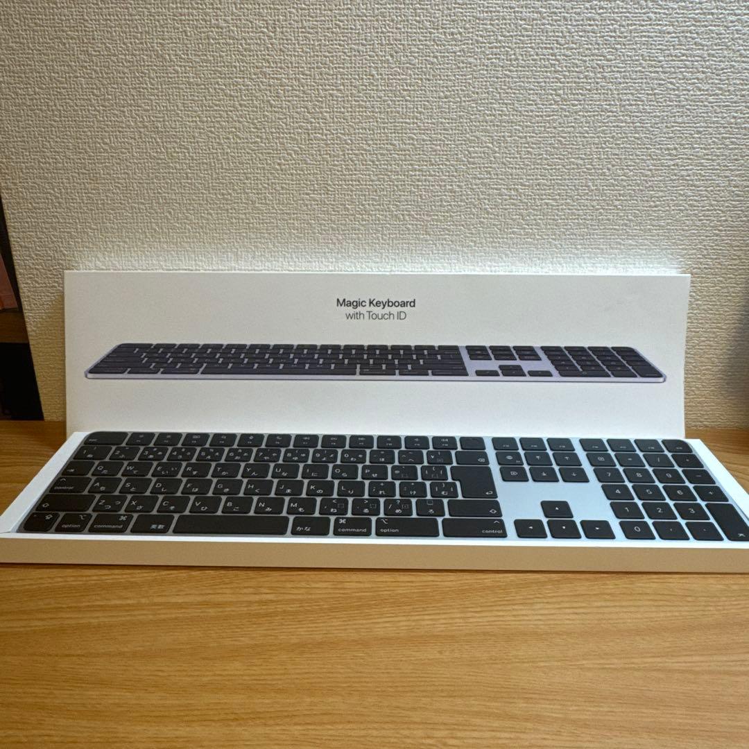 キーボード Magic Keyboard with Touch ID and Numeric