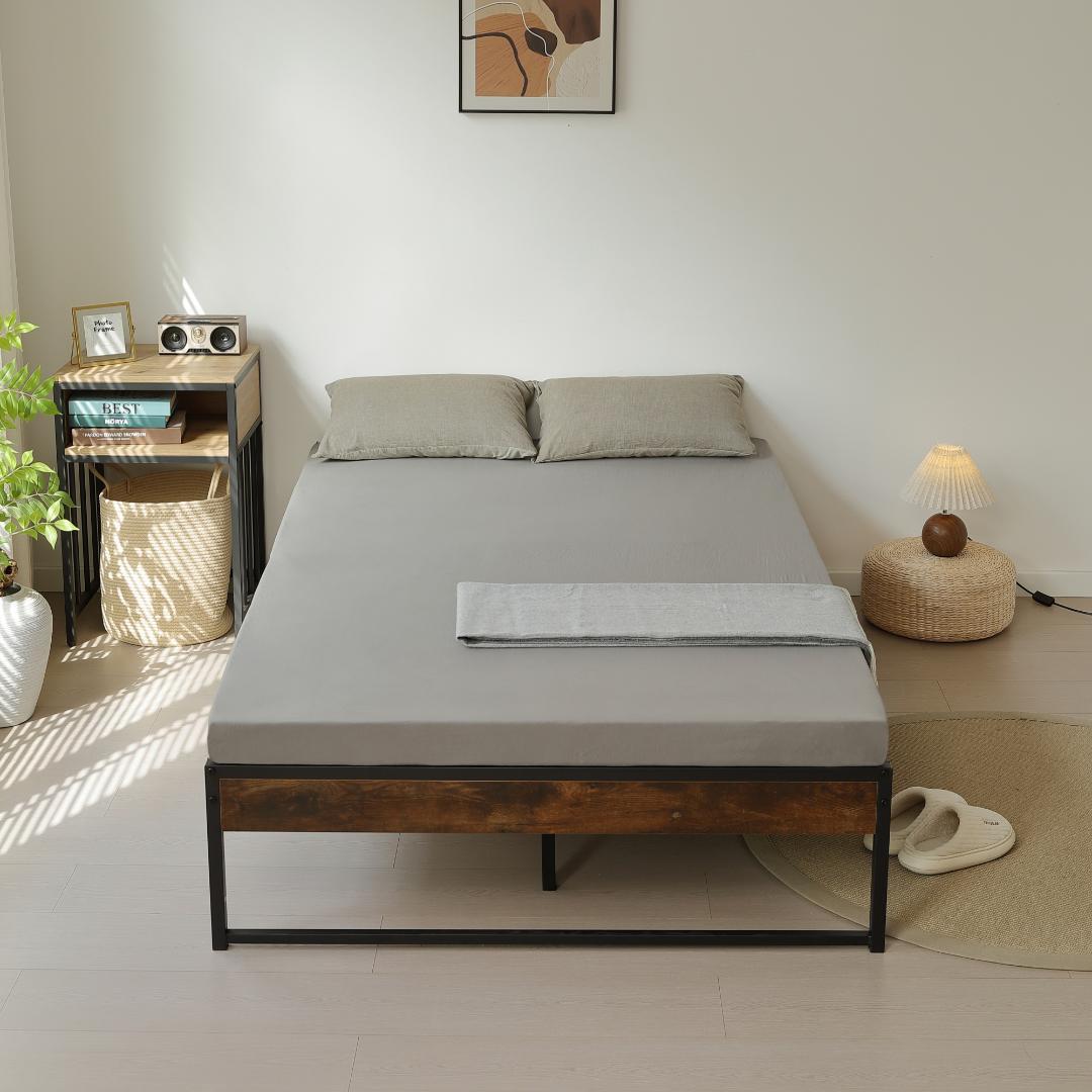 お得SALE！ベッドフレーム木製 パイプフレーム 【セミダブル SD】BLACK