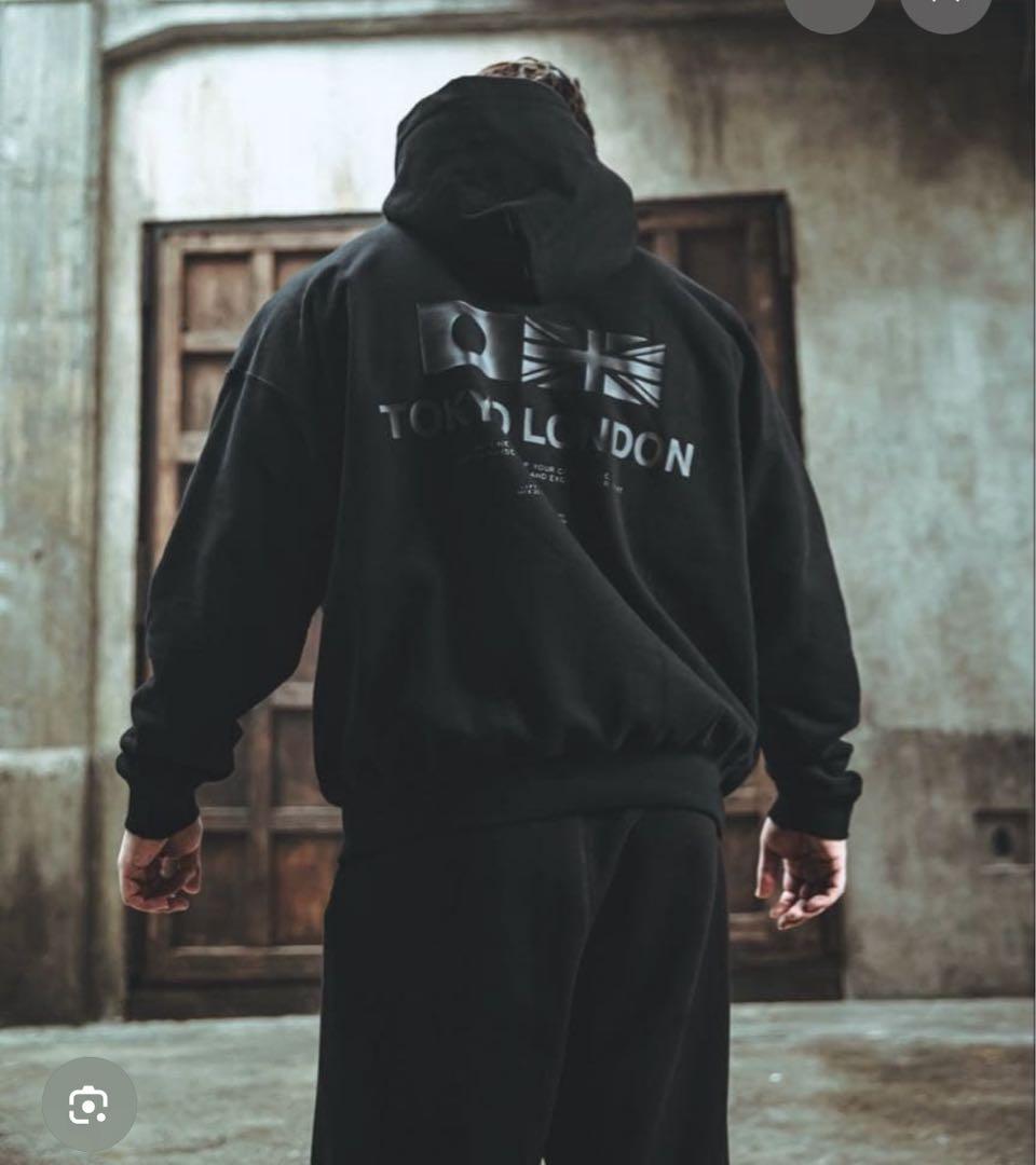 YE　LYFTブラックフライデー限定パーカー