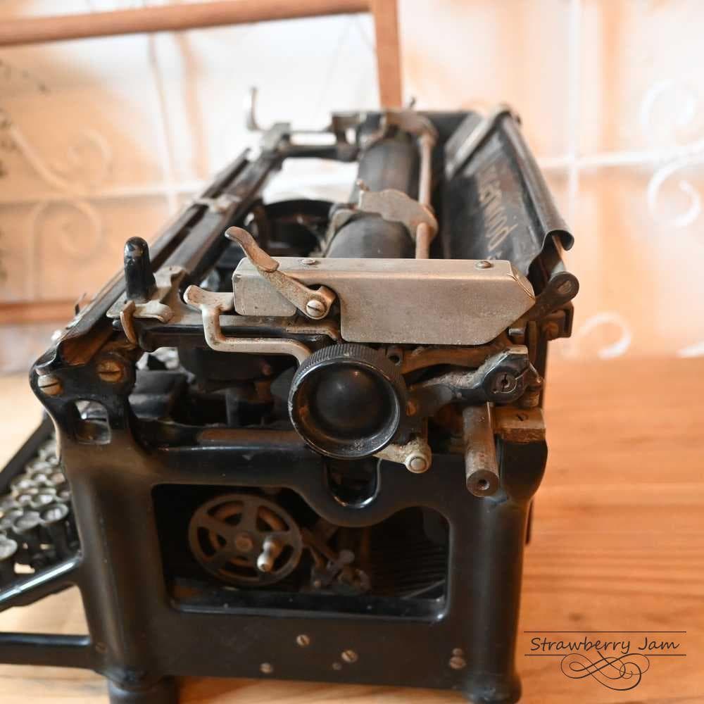 L3705-20 英国アンティーク UNDERWOOD タイプライター 店舗什器