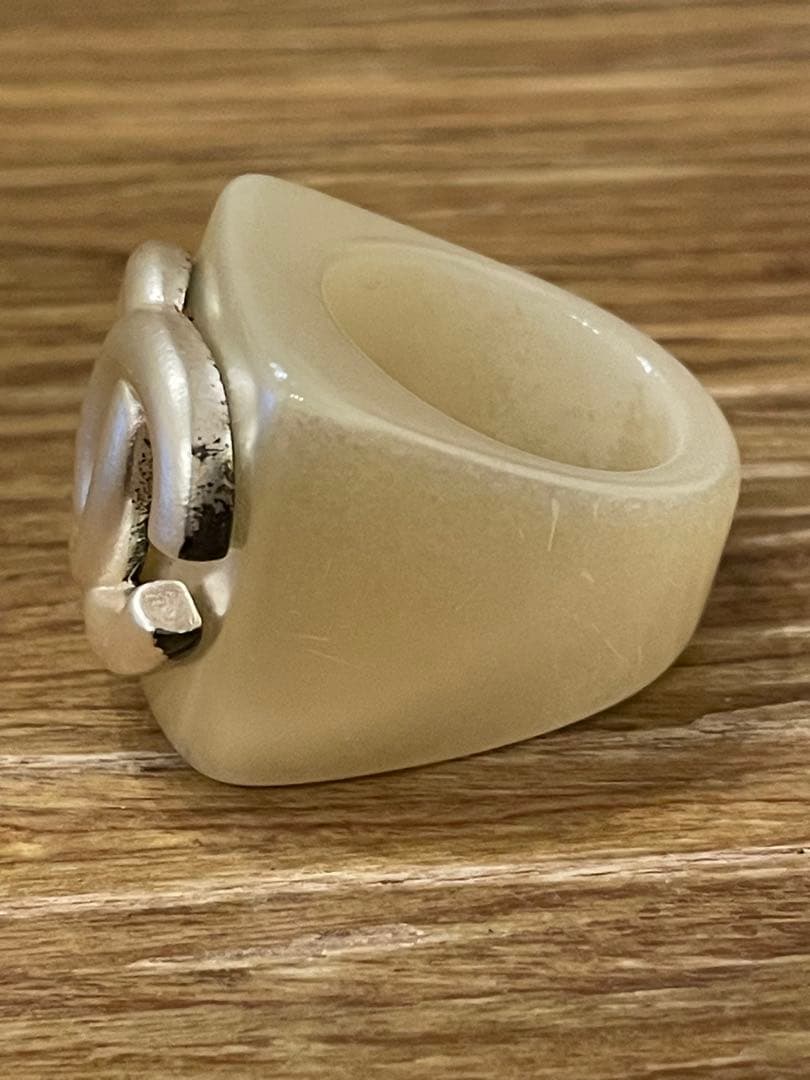 CHANEL シャネルプラスチックアイボリー ダブルCロゴ リング