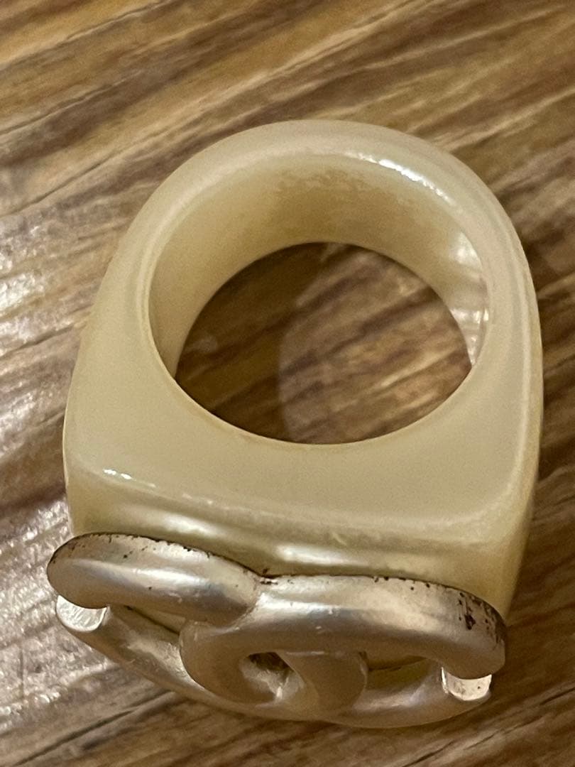 CHANEL シャネルプラスチックアイボリー ダブルCロゴ リング