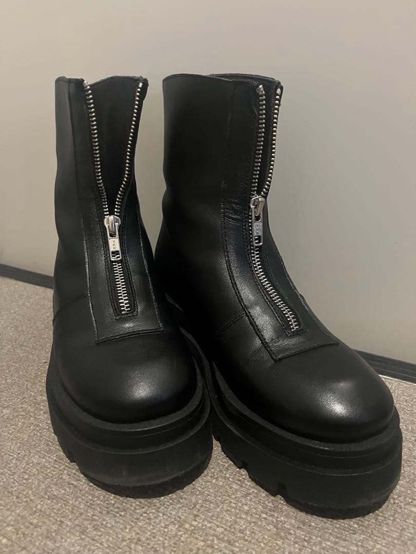 PUPE（プーペ） / フロントジップ ショートブーツ