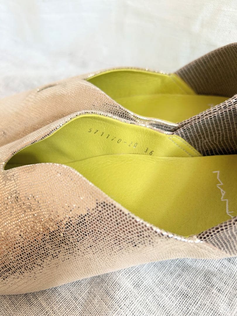 新品MANA ゴールド ポインテッドトゥ パンプス　36