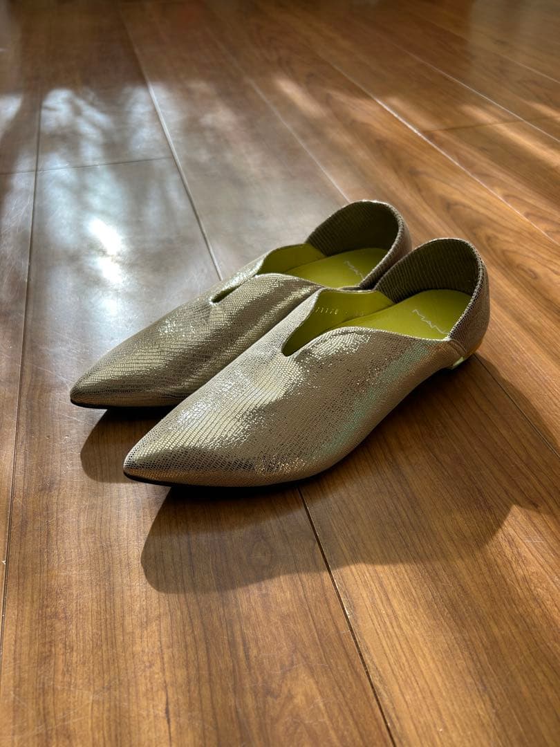 新品MANA ゴールド ポインテッドトゥ パンプス　36