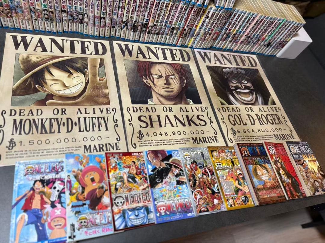 ワンピース全巻セット（1〜113巻）＋映画特典など9巻