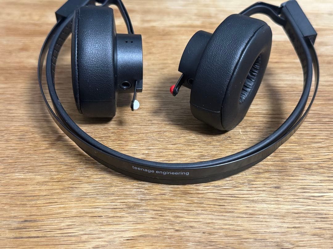 【美品】TEENAGE ENGINEERING M-1 headphones