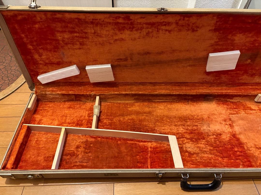 60年代フェンダージャズベ、プレベ用ホワイトトーレックスケース　Fender