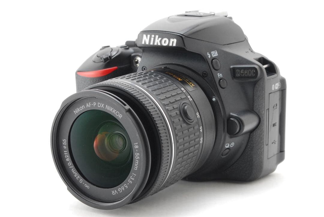 ✨外観極美品✨ニコン D5600❤️バリアングル液晶搭載・軽量モデル！