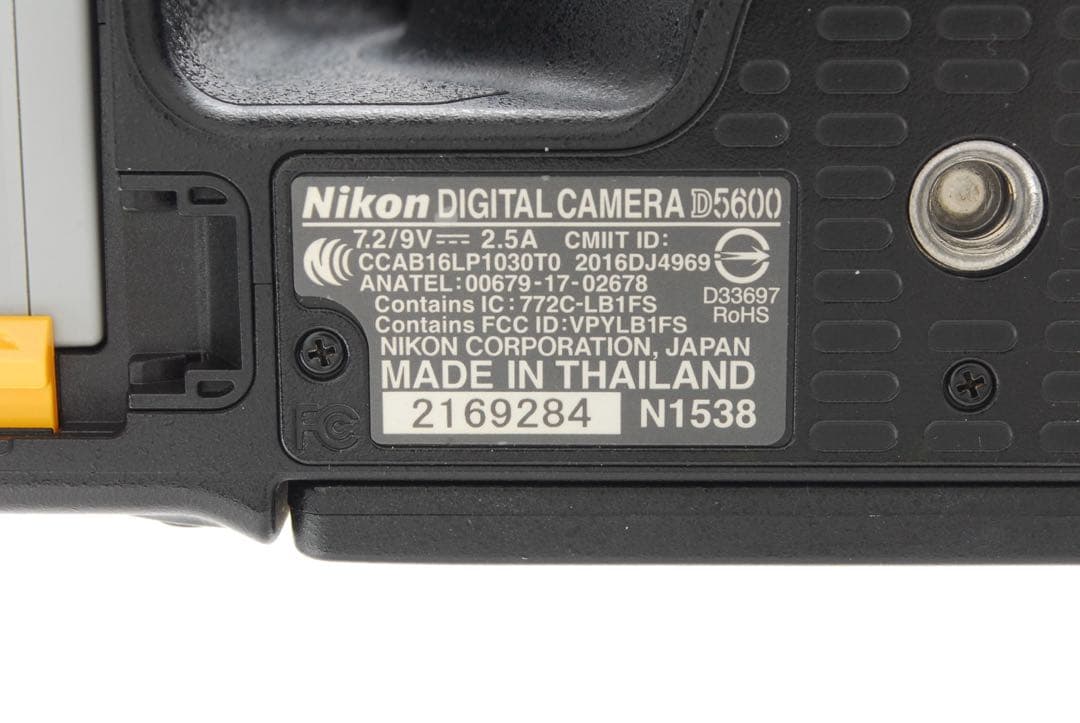 ✨外観極美品✨ニコン D5600❤️バリアングル液晶搭載・軽量モデル！