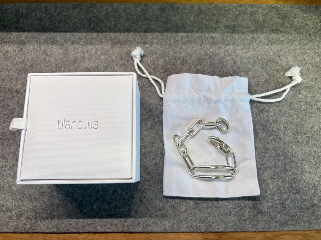 （＾ω＾）b　blanc iris LA TOUR BRACELET